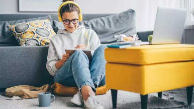 گوش دادن موسیقی